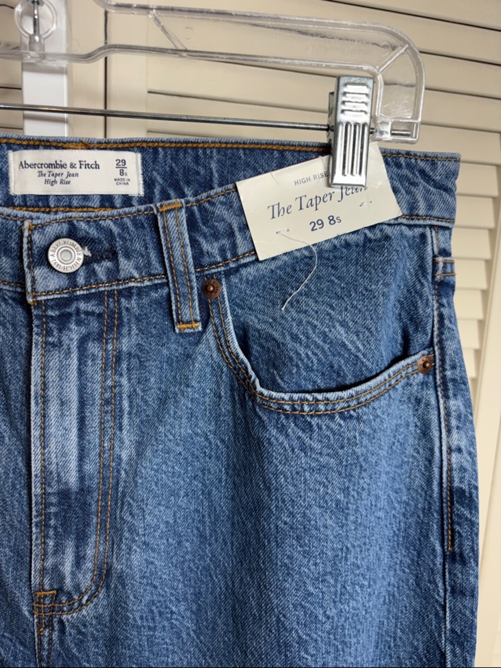 NWT Abercrombie & Fitch High Rise Taper Jeans Blue Medium Wash Size 8 Short - Picture 6 of 13
